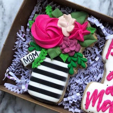 Load image into Gallery viewer, Mother&#39;s Day Bouquet Cookie Cutter